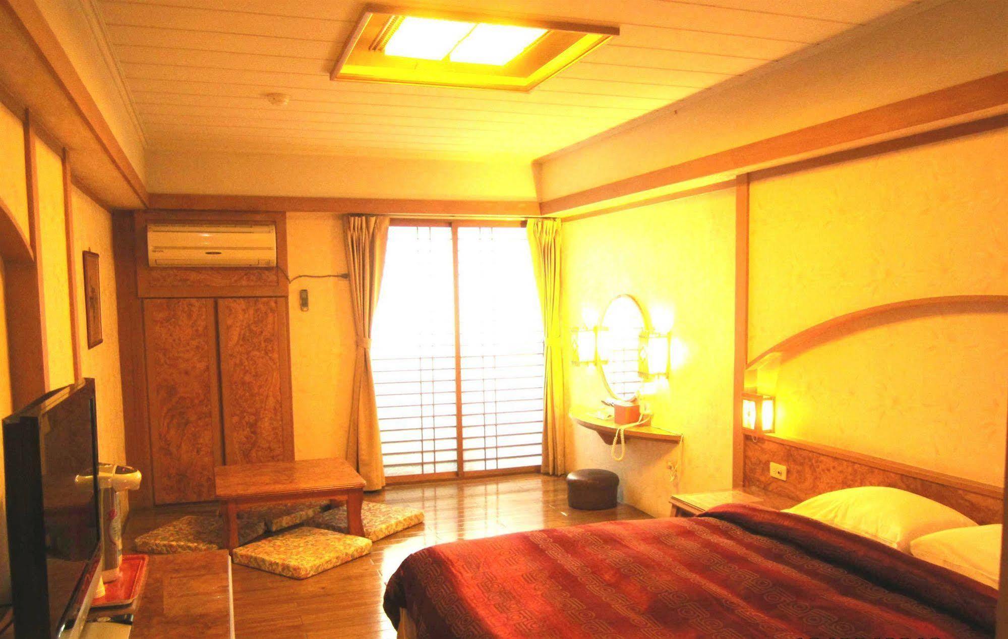Sin Fu Business Hotel Taichung Exterior foto